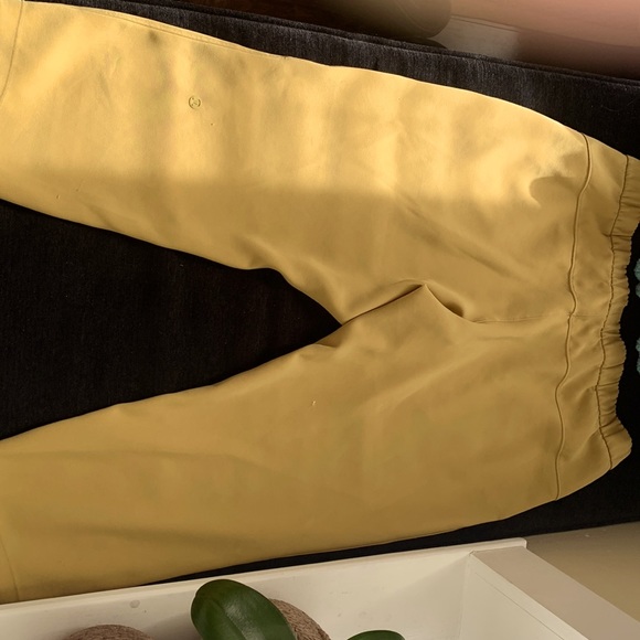 LULULEMON CROP DRESS PANTS SIZE 12 BURNT YELLOW COLOR - Picture 1 of 3